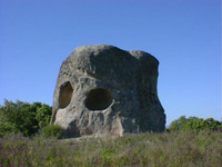 Foto de El Canchal de los Dos Ojos o Pea Buraca situado en el municipio de Piedras Albas (Cceres).